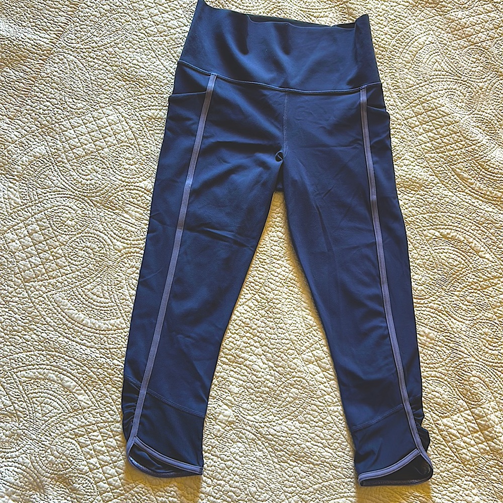 Athleta Ladies Size S (light purple) Salutation Stash Pocket II capri
